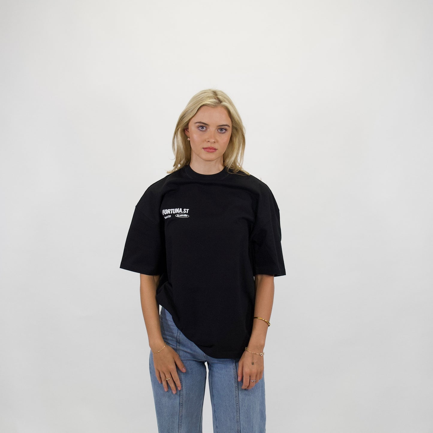 OVERSIZED BLACK T-SHIRT