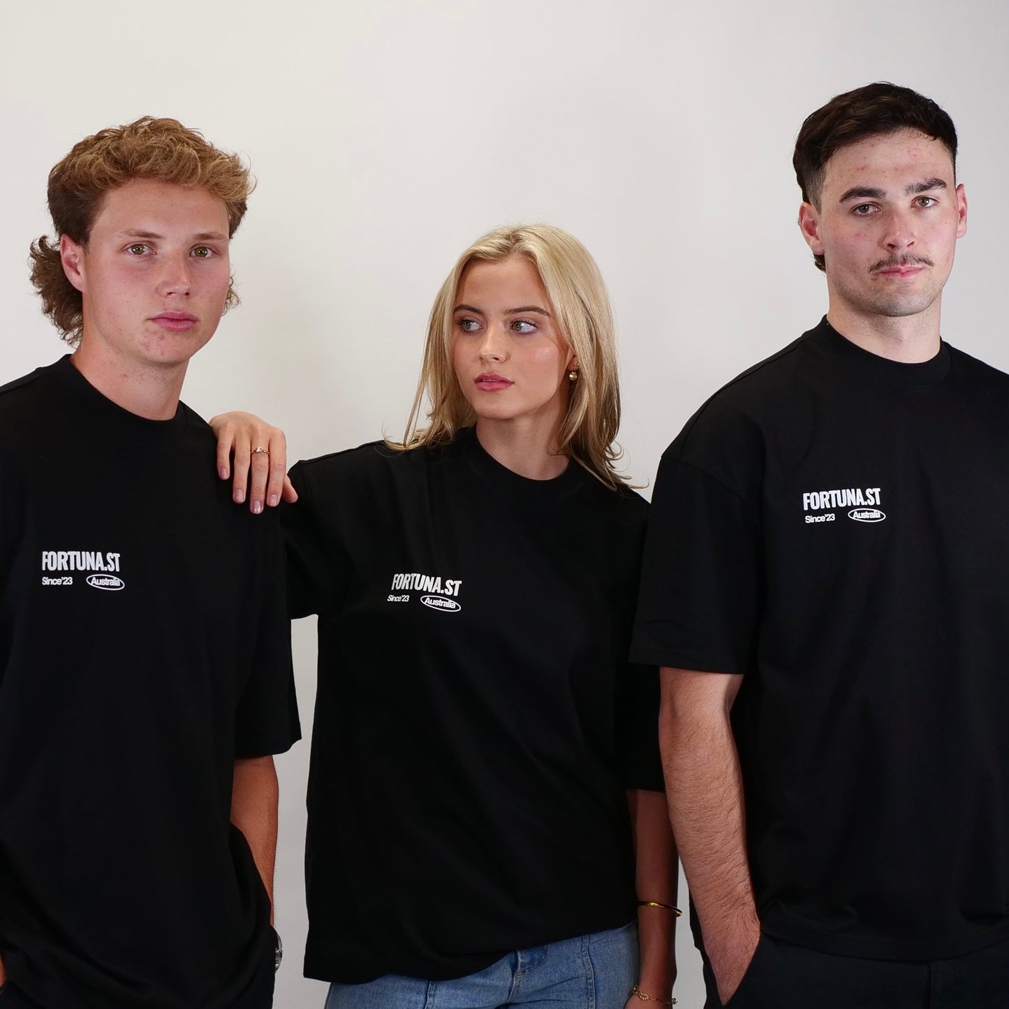 OVERSIZED BLACK T-SHIRT