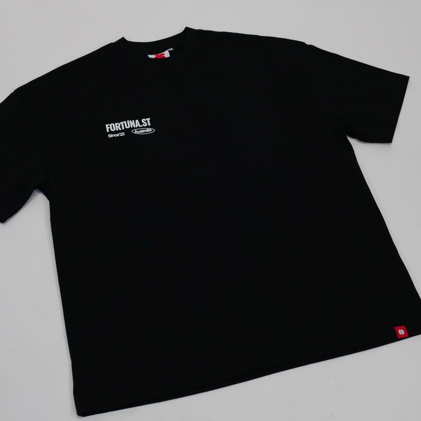 OVERSIZED BLACK T-SHIRT
