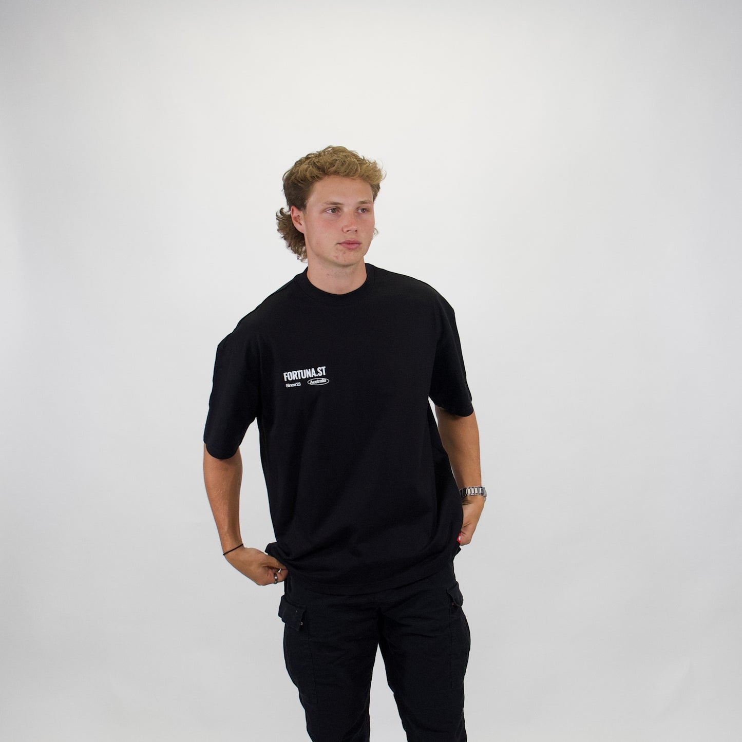 OVERSIZED BLACK T-SHIRT
