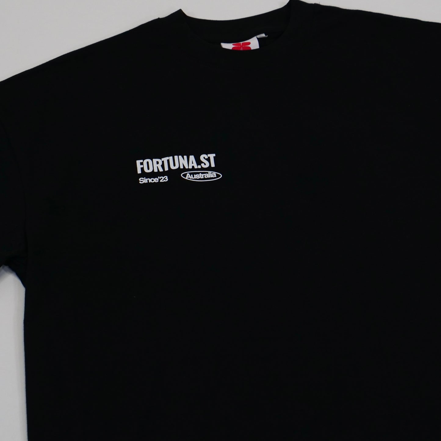 OVERSIZED BLACK T-SHIRT